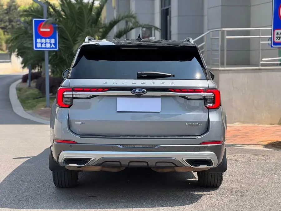 إكسبلورر 2023 إيكوبوست 285 نسخة الدفع الرباعي بلس 7 مقاعد