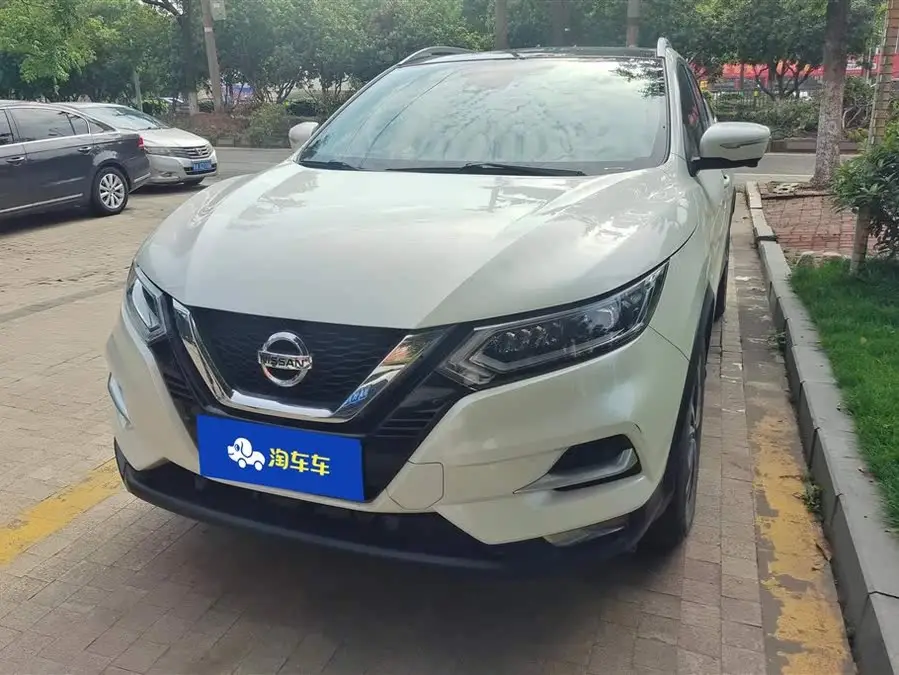 نيسان إكس-تريل 2022 2.0 لتر سي في تي XV برميوم الإصدار الفاخر