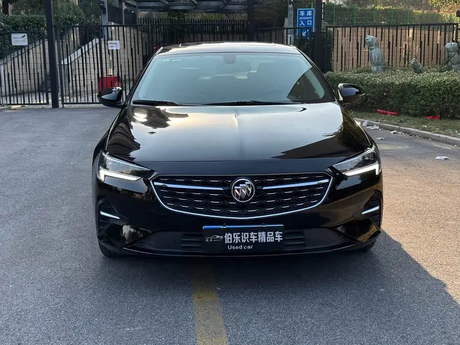 ريجال 2022 552T الطبعة الذكية