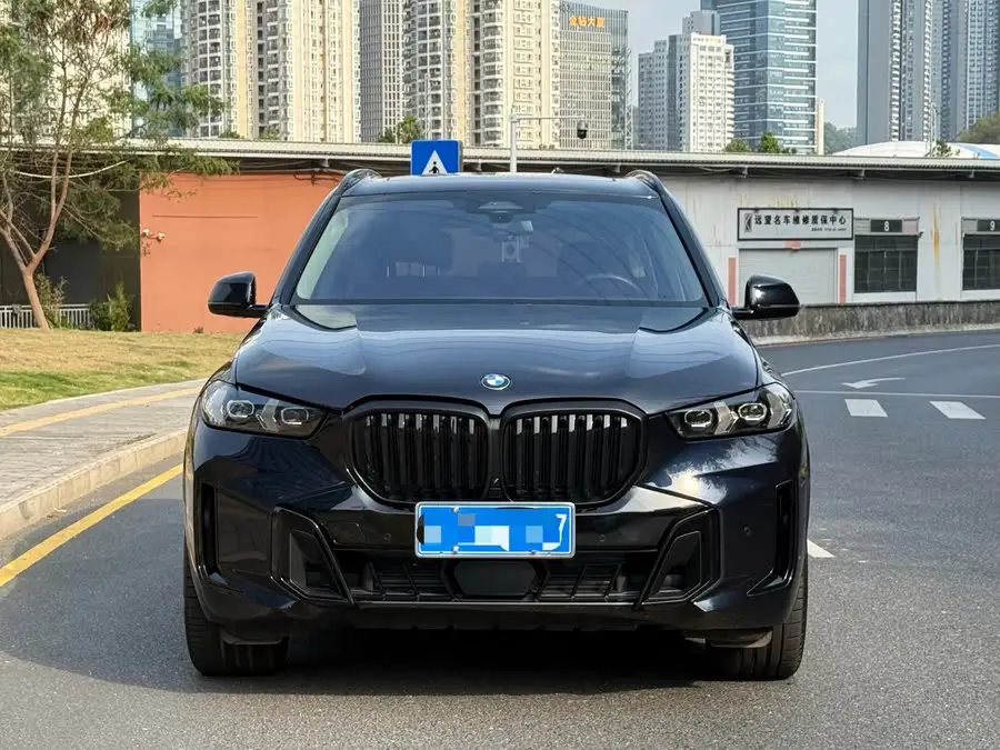 بي إم دبليو X5 2023 xDrive 30Li باقة M الرياضية الحصرية