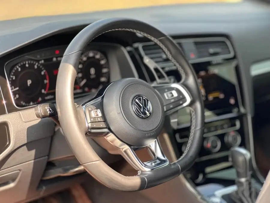 غولف 2020 نسخة الحب 280 TSI DSG R-Line