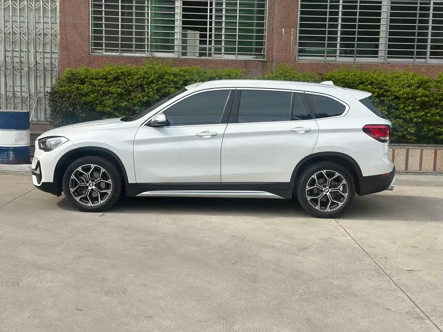 بي إم دبليو X1 2022 sDrive20Li فئة الرفاهية