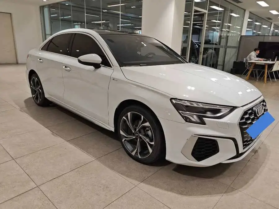 أودي A3 2023 A3L ليموزين 35 TFSI الطراز الرياضي العصري