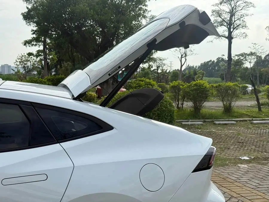 Changan UNI-V 2022 1.5T Smart Navigation Edition