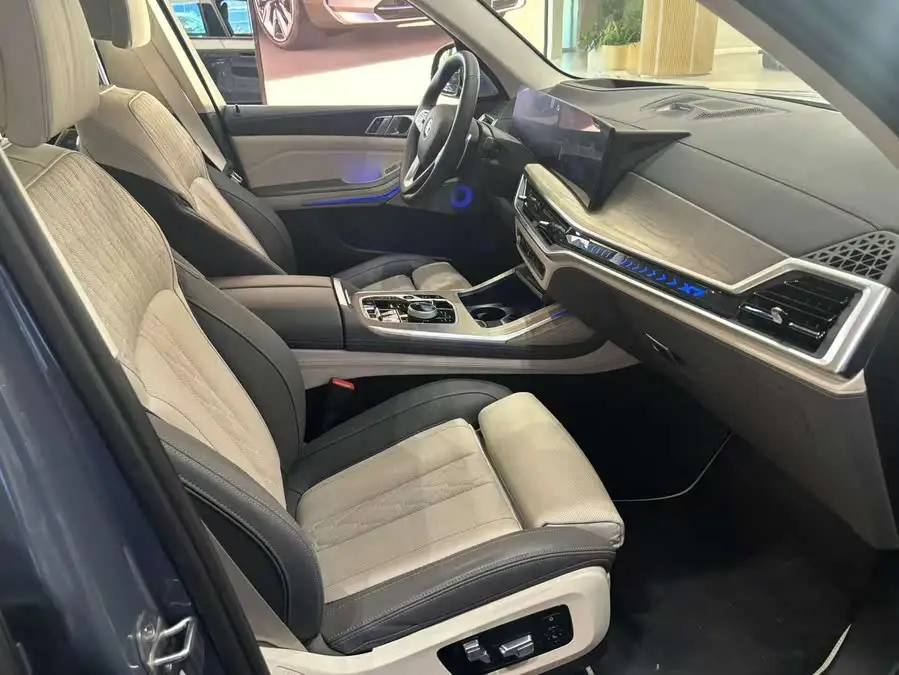 بي إم دبليو X7 2023 xDrive40i باقة M الرياضية التنفيذية