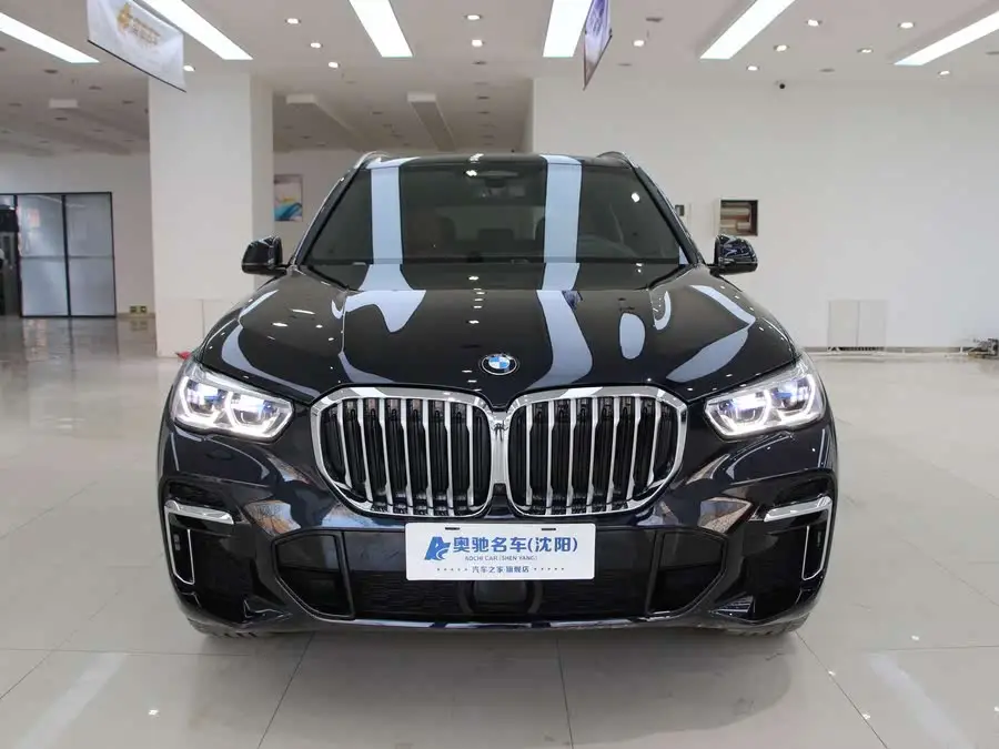 بي إم دبليو X5 2022 طراز مُحَسَّن xDrive 40Li طراز M الرياضي