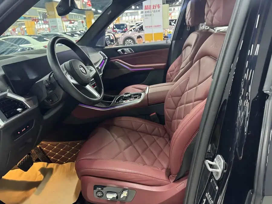 بي إم دبليو X5 2023 xDrive 40Li M حزمة رياضية ليلية