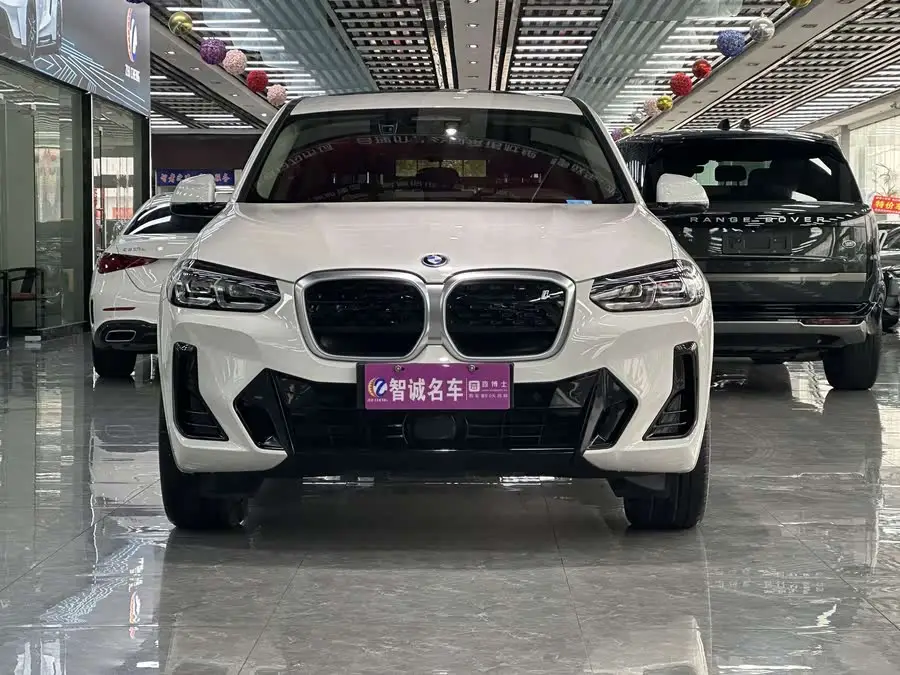 بي إم دبليو iX3 2024 الطراز الرائد