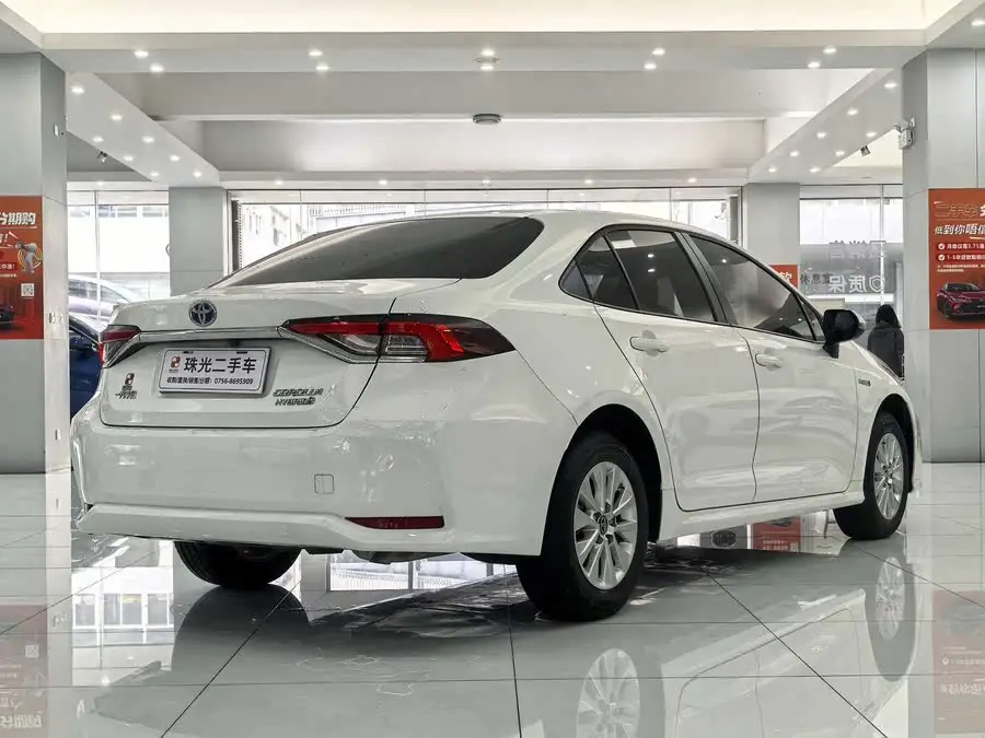 كورولا 2022 النسخة الرائدة بمحرك مزدوج 1.8 لتر E-CVT