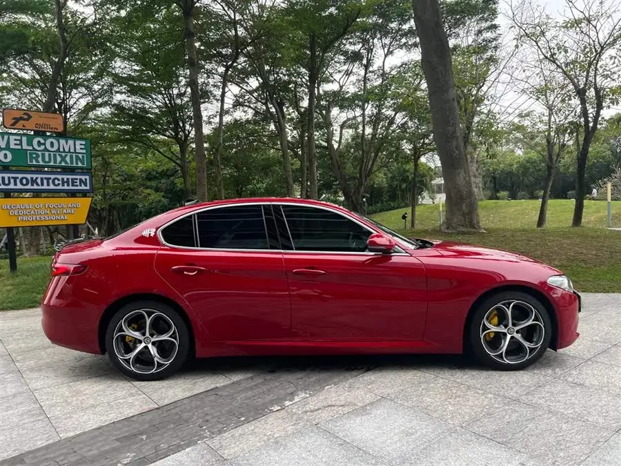 Giulia 2020 2.0T 280HP Luxury Edition