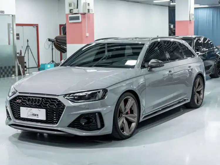 Audi RS 4 2023 RS4 Avant Dark Gold Edition
