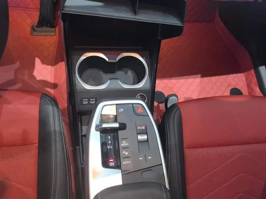 2023 بي إم دبليو X1 sDrive20Li حزمة تصميم X