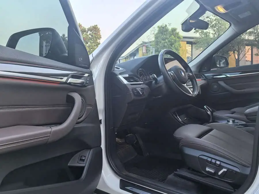 بي إم دبليو X1 2022 الفيس ليفت xDrive25Li النسخة الفاخرة