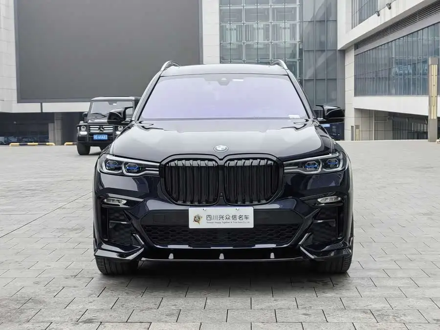 بي إم دبليو X7 2021 طراز محدث xDrive40i حزمة M الرياضية
