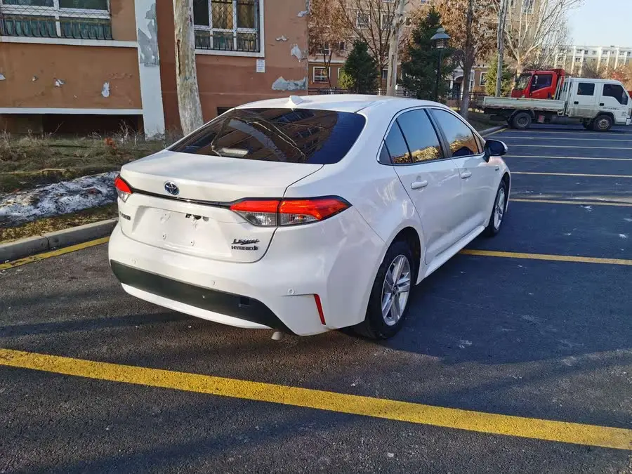 ليفين 2022 طراز الهجين 1.8H E-CVT النسخة الأساسية