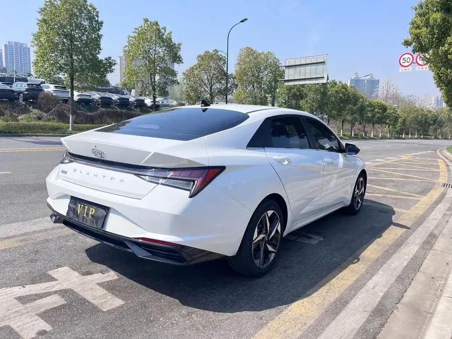 إلنترا 2023 1.5 لتر CVT LUX