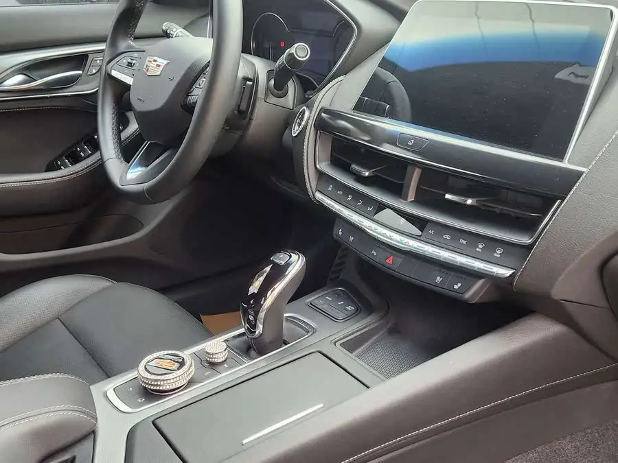 كاديلاك CT5 2022 28T الفاخرة