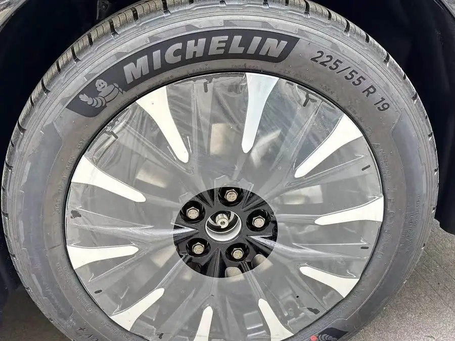 ألفارد 2025 هايبرد 2.5 لتر إصدار الاستمتاع الذهبي