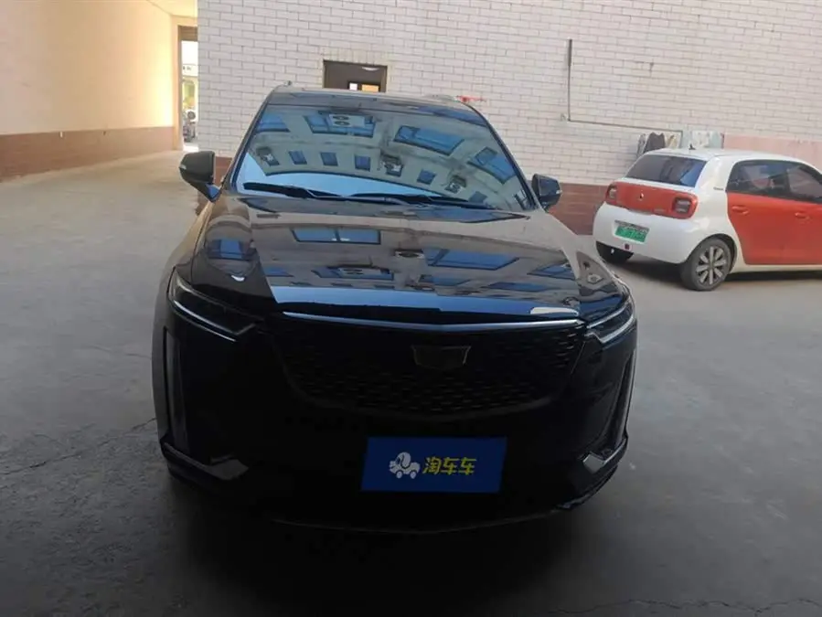 كاديلاك XT6 2022 2.0T فاخرة 6 مقاعد دفع رباعي