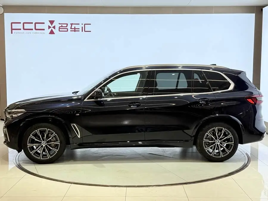 بي إم دبليو X5 2023 xDrive 30Li حزمة M الرياضية
