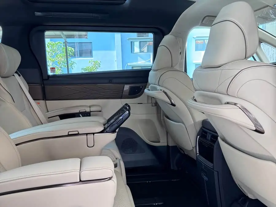 ألفارد 2024 الهجين 2.5 لتر إصدار بريميم