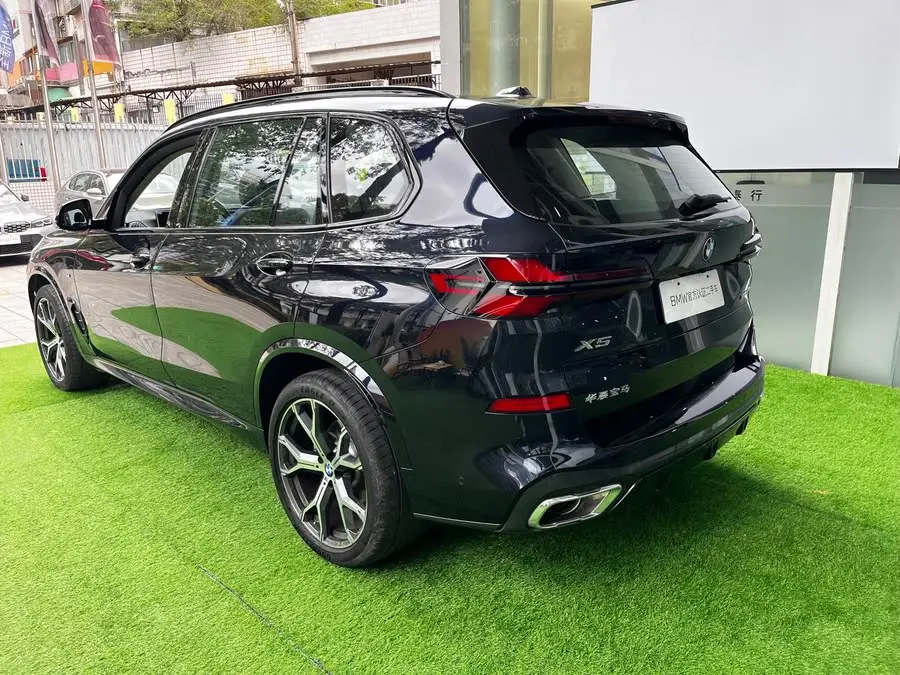 بي إم دبليو X5 2023 xDrive 30Li حزمة M الرياضية الحصرية