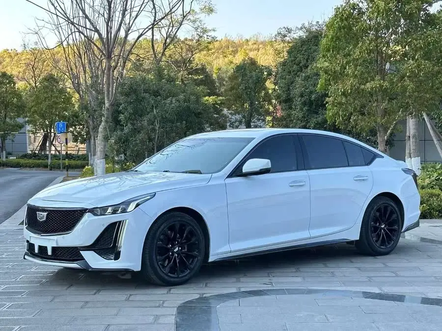 كاديلاك CT5 2021 طراز مُعدل 28T فاخرة