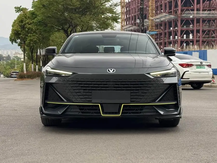 شانغان UNI-V 2022 1.5T نسخة رياضية