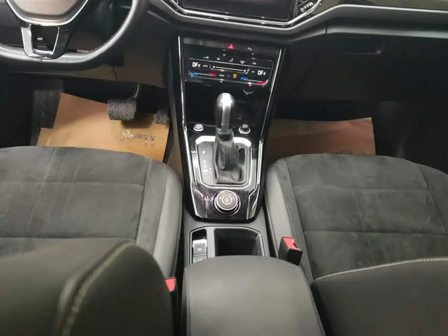 T-ROC 2021 الطراز المُعدل 280TSI DSG الدفع الرباعي الفاخر المتصل ذكيًا