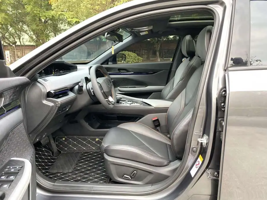 شانغهاي UNI-V 2022 1.5T البريميوم