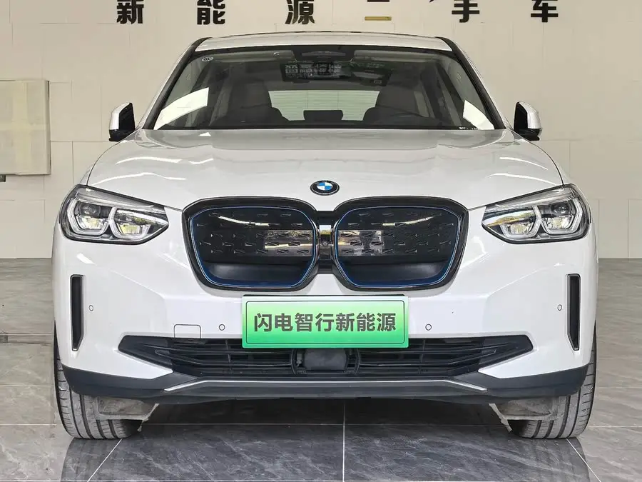 بي إم دبليو iX3 2021 الطراز الرائد