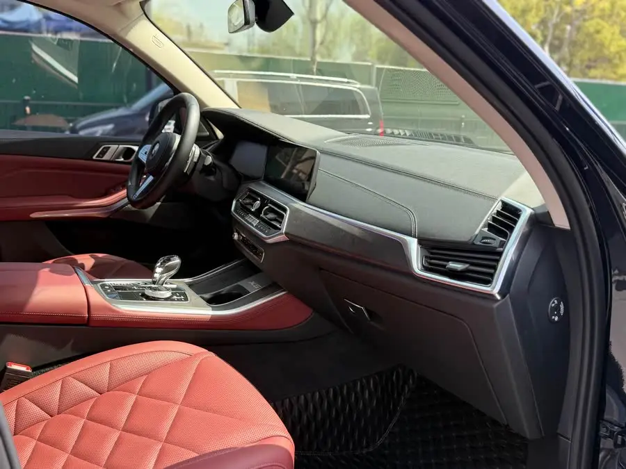 2022 بي إم دبليو X5 xDrive 30Li حزمة M الرياضية