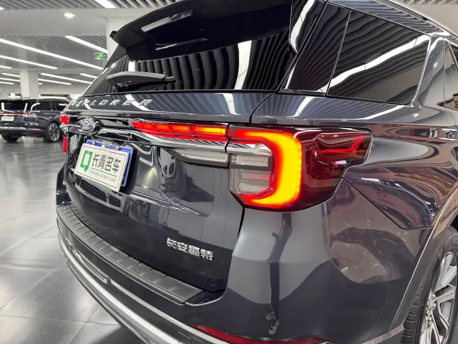 مستكشف 2023 EcoBoost 285 بنظام الدفع الرباعي Trend Plus 7 مقاعد