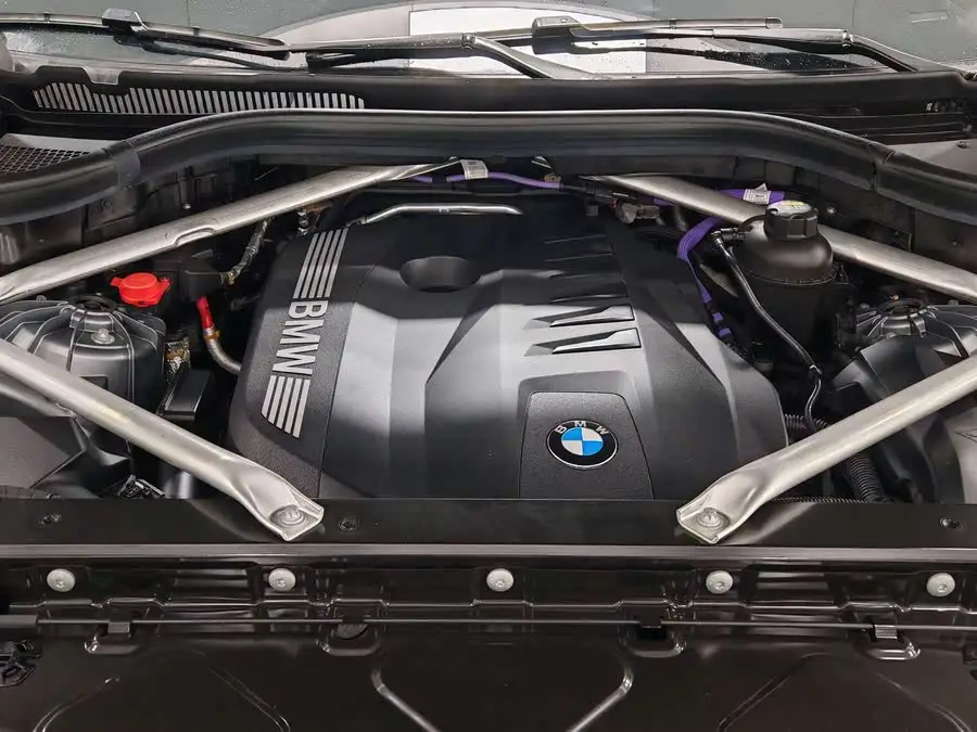 بي إم دبليو X5 2023 xDrive 40Li حزمة رياضية ليلية