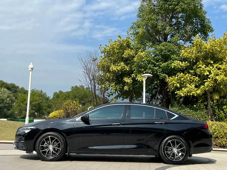 بيوك ريجال 2021 552T النخبة