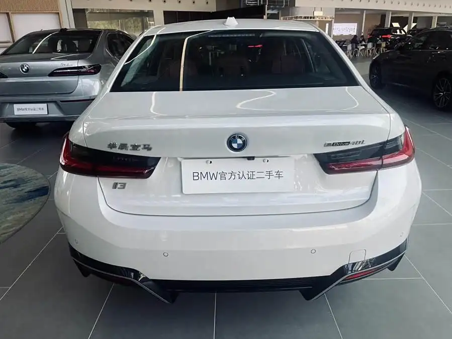 بي إم دبليو i3 2023 eDrive 40 L حزمة الليل