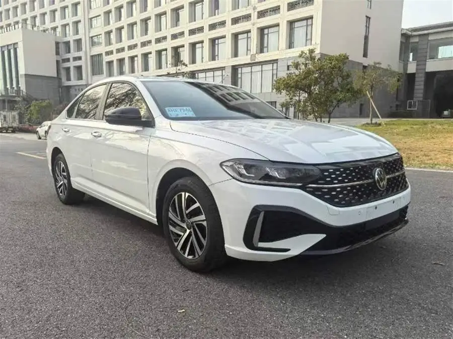 لافيدا 2024 300TSI DSG إصدار النجوم الرائد