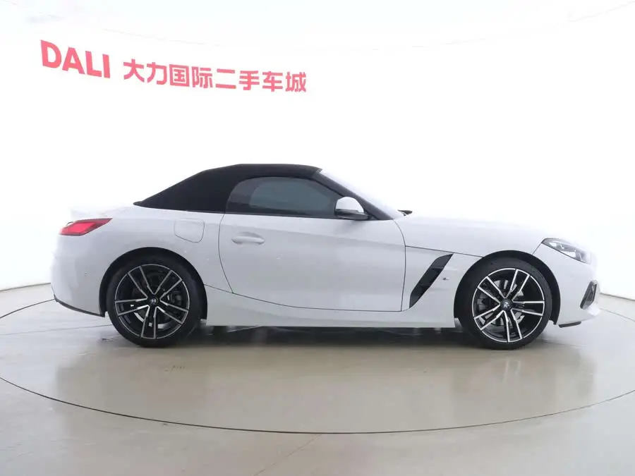 بي إم دبليو Z4 2023 sDrive 25i حزمة M الرياضية