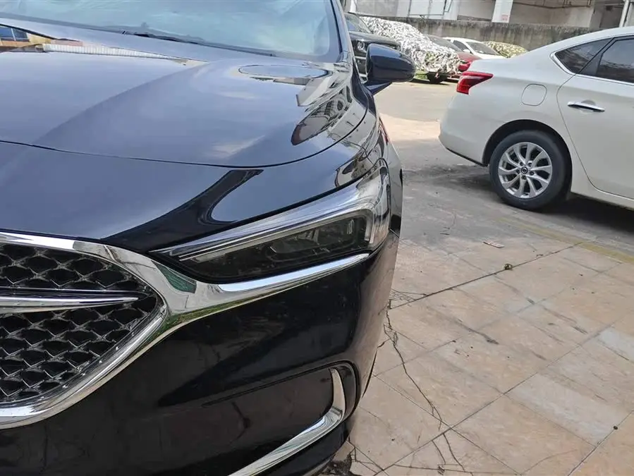 بيوك لاكروس 2021 552T الفاخرة