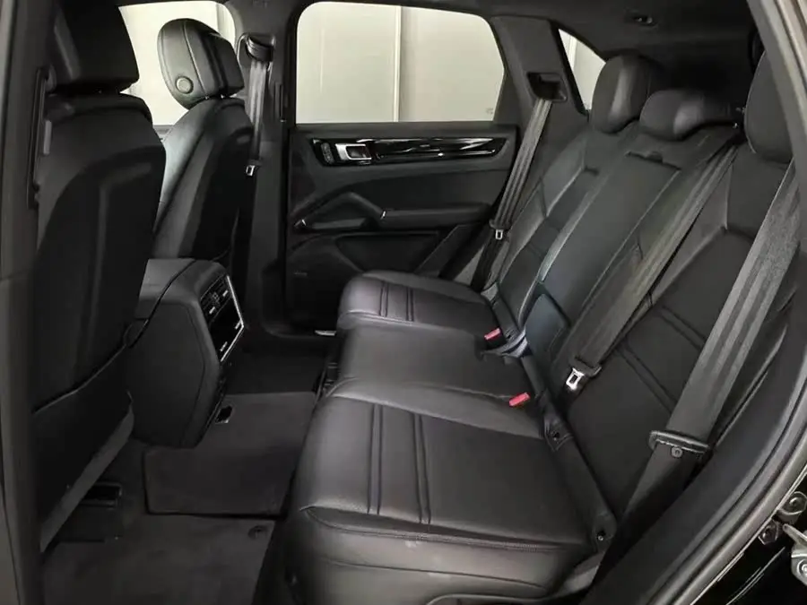 2022 Cayenne 3.0T Platinum Edition