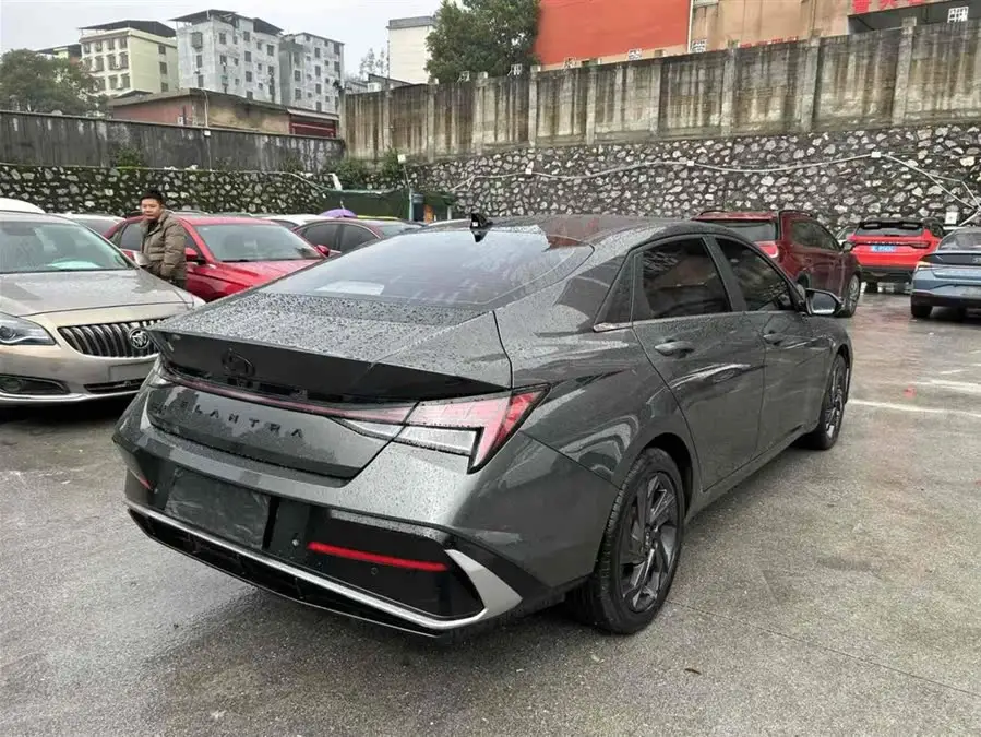 إلنترا 2023 1.5L CVT إصدار GLS الرائد