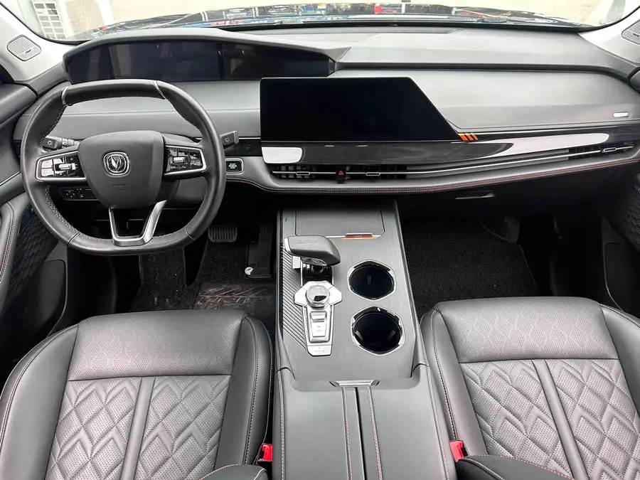 شانجان UNI-K 2021 2.0T نموذج التميز