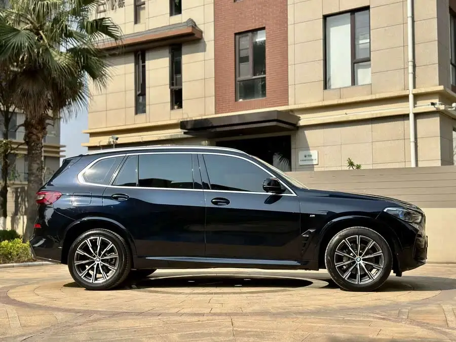 بي إم دبليو X5 2022 طراز محدث xDrive 30Li حزمة M الرياضية