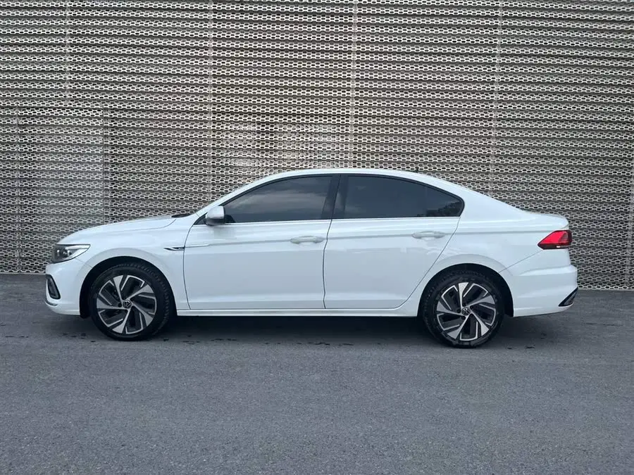 2023 Bora 300TSI DSG Premium Edition