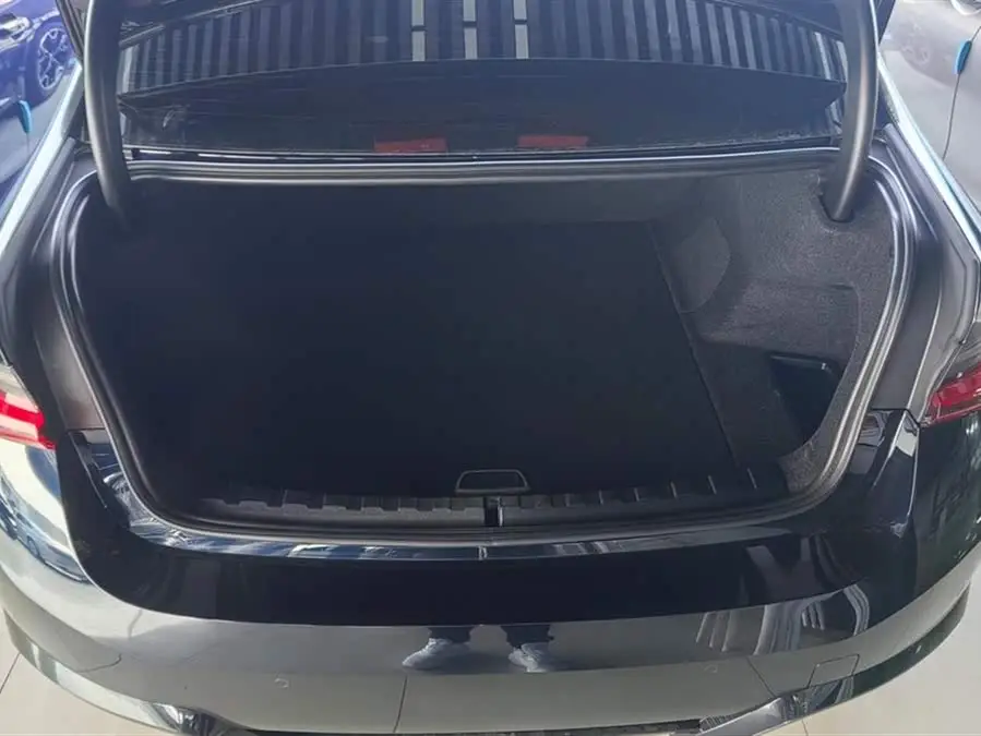 بي إم دبليو i3 2024 eDrive 35 L