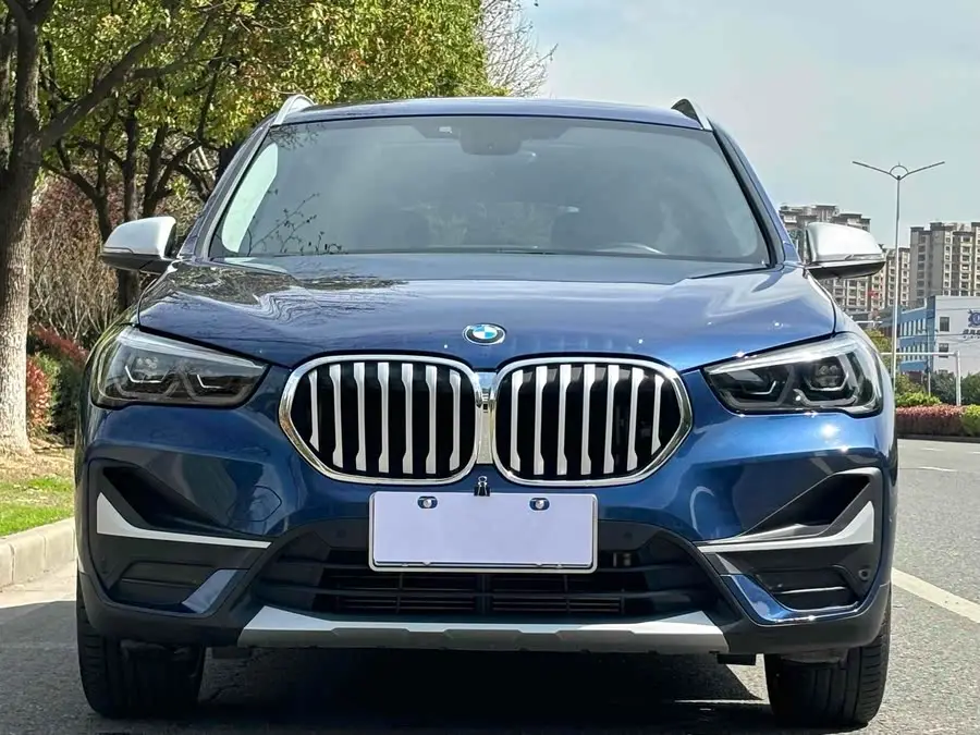 بي إم دبليو X1 2022 xDrive25Li فئة متميزة