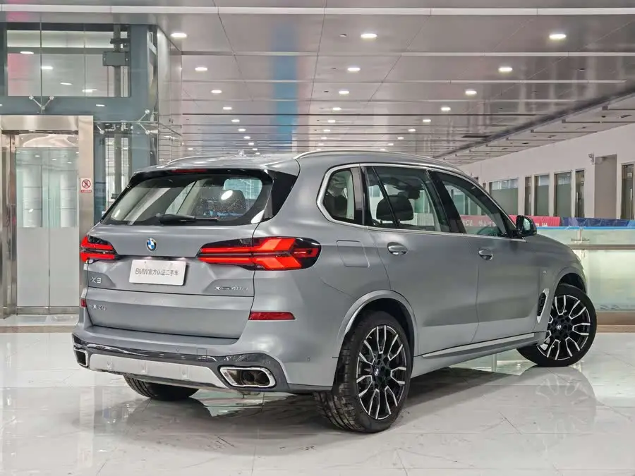 بي إم دبليو X5 2023 xDrive 40Li حزمة رياضية ليلية