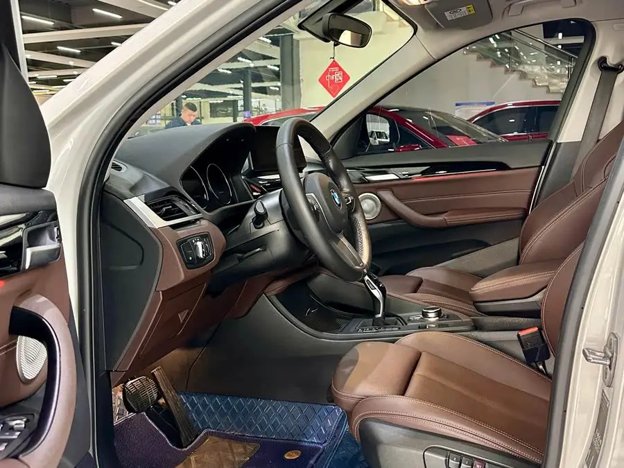 بي إم دبليو X1 2022 sDrive25Li الطراز الرائد