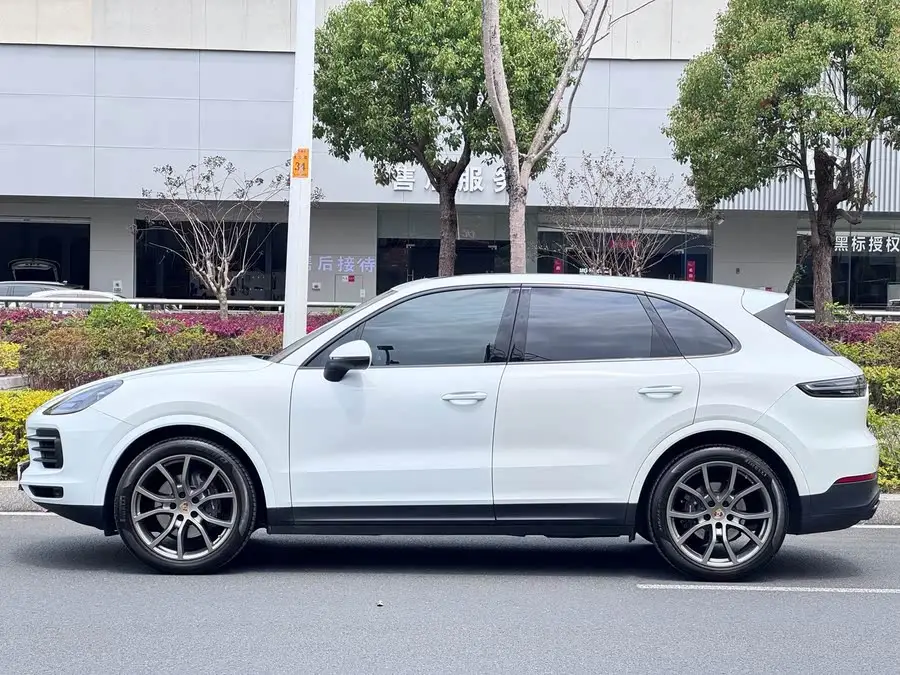 2023 Porsche Cayenne 3.0T Platinum Edition