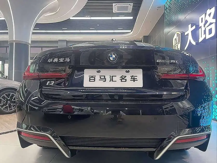 بي إم دبليو i3 2025 eDrive 35 L